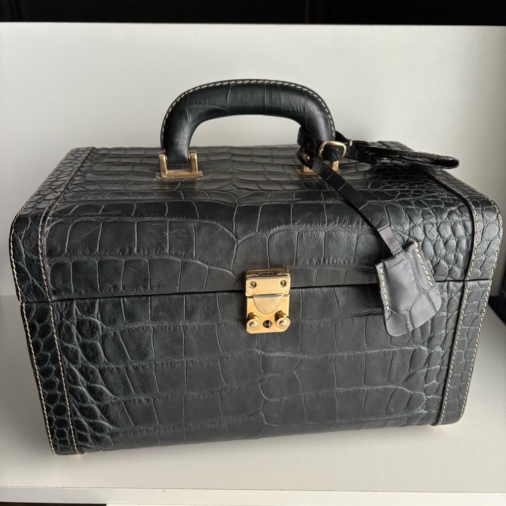Dooney & Bourke Nile Black Leather Train Case Black Croc Gator embossed